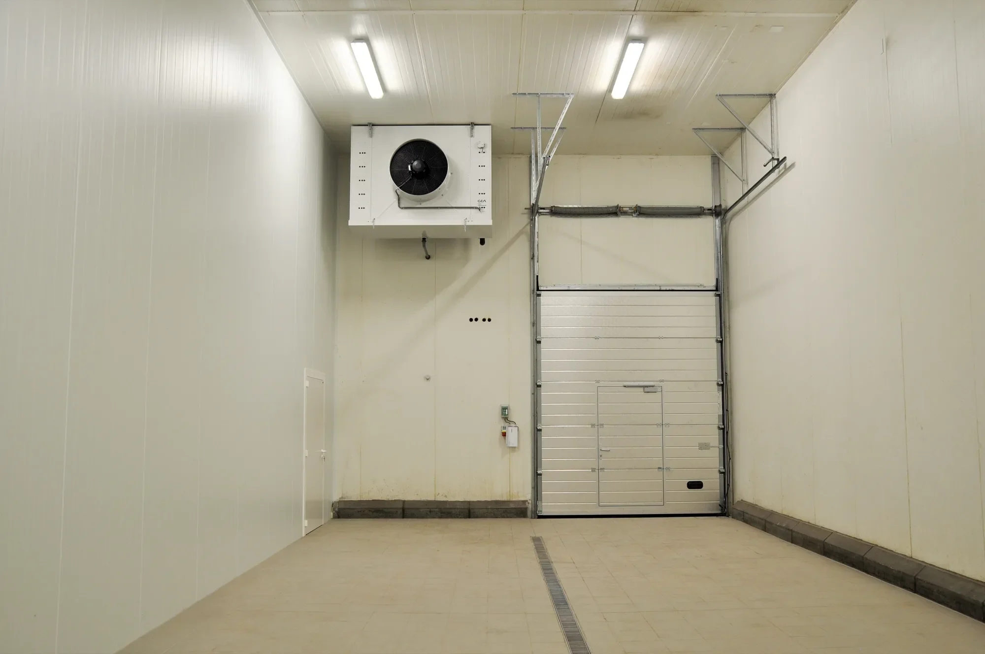 Gekoelde ruimte en compressorgroep voor een brouwerij