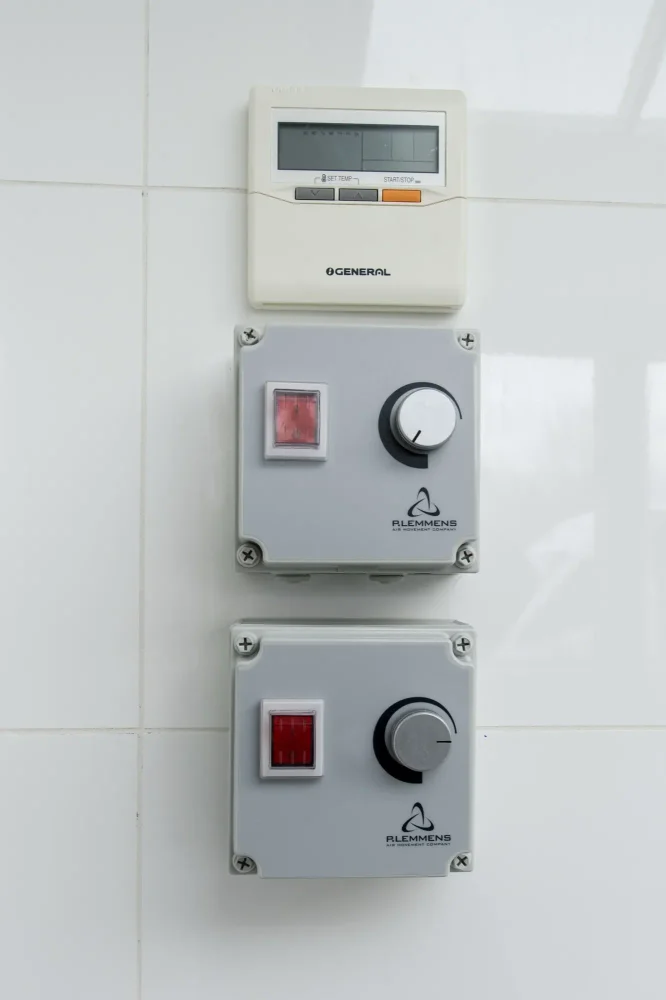 Gekoelde bewaarcellen en dakinstallatie voor een maatwerkbedrijf — foto 1
