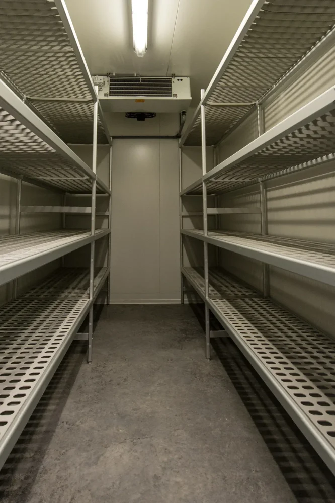 Gekoelde bewaarcellen en dakinstallatie voor een maatwerkbedrijf — foto 6